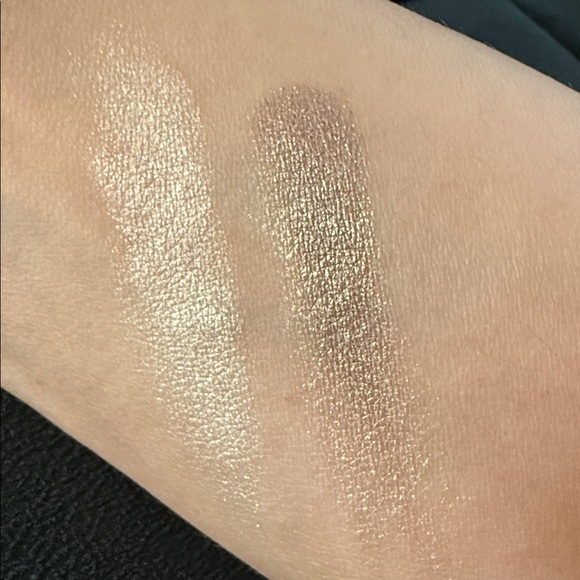 MAC Cosmetics Eyeshadow Duo - Shimmering Gold and Rich Brown - Picture 4 of 5